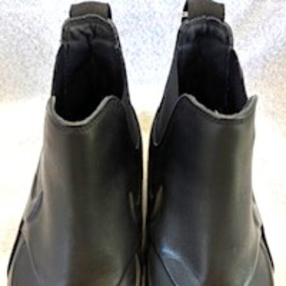 Nike Air Max Mid-top "Thea" sneakers NWOT Size 8-1/2 - Picture 2 of 11